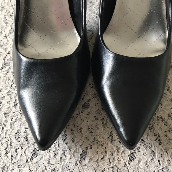 ❗️SOLD❗️ Black Pumps - Picture 4 of 7